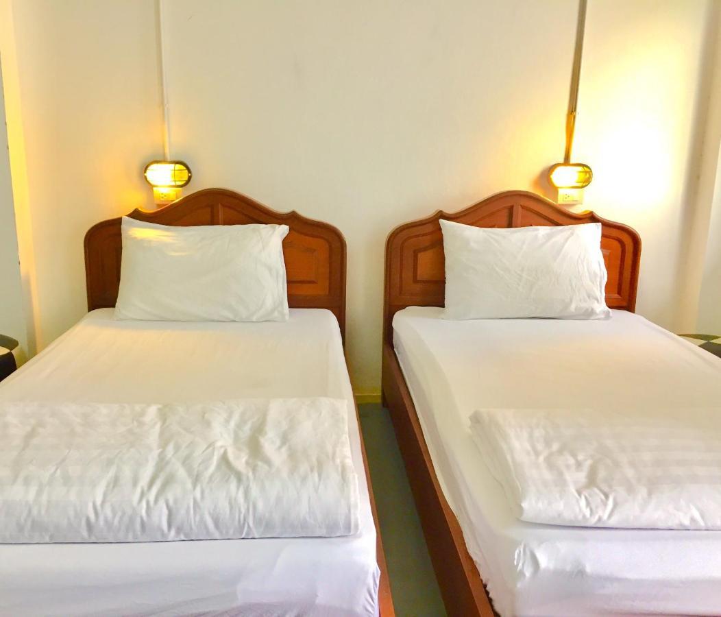 D House Hostel Бангкок Екстер'єр фото