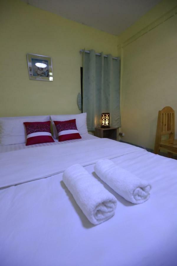 D House Hostel Бангкок Екстер'єр фото